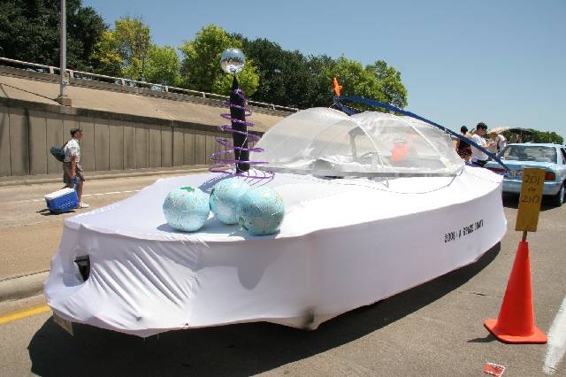 2006_ArtCar_3_Parade 228 